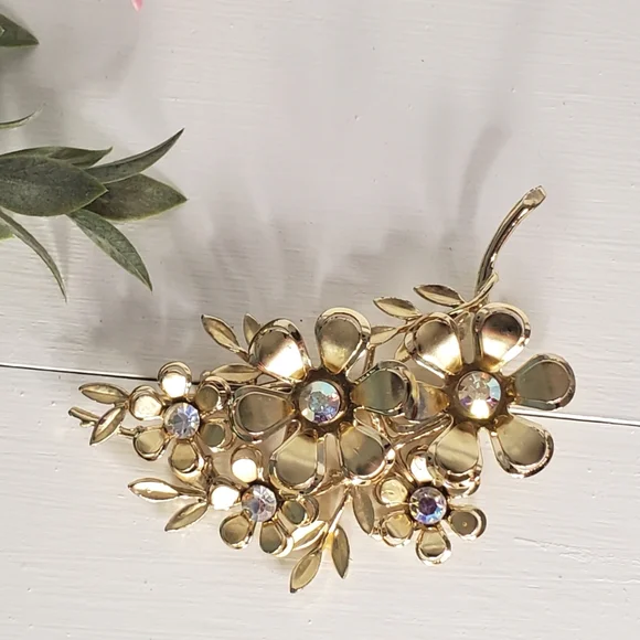 Coro Brooch Flower Pin - Picture 6 of 7